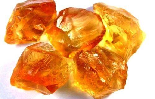 El citrino es energizante y en el primer contacto visual, encandila.