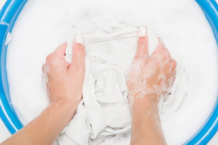 Paso a paso para lavar cortinas, con productos caseros