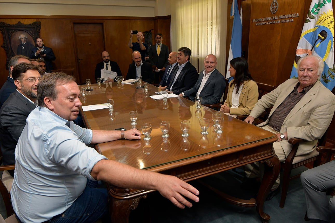 Elecciones 2023
Esta mañana en el Poder Judicial, se presentó Boleta Única a intendentes. Foto: Orlando Pelichotti