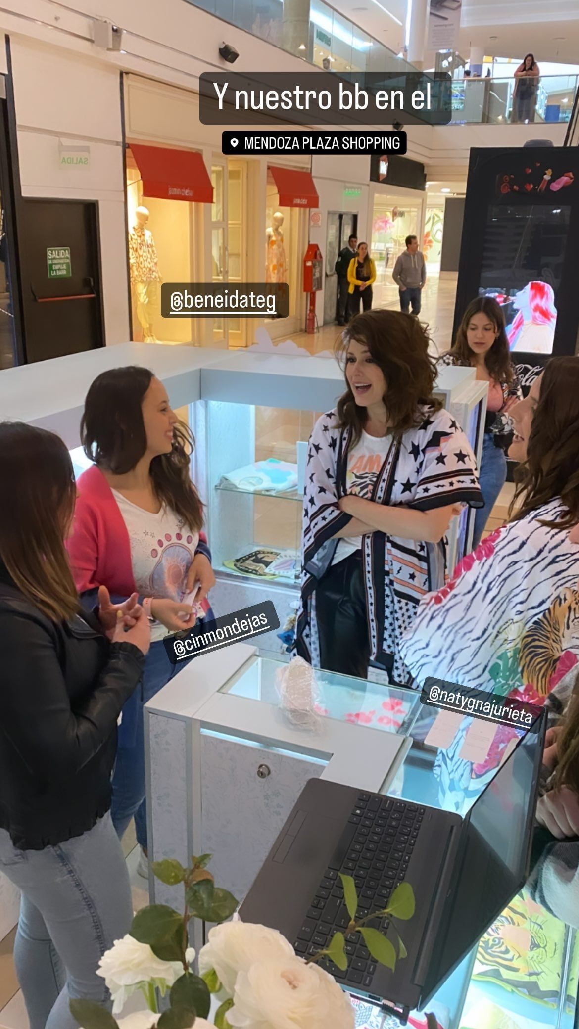 Isabel Macedo visitó nuestra provincia para conocer su stand en el Mendoza Plaza Shopping