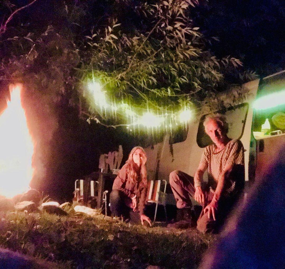 Emprendieron viaje en un motorhome con lo que tenían encima, viviendo la experiencia de la naturaleza.