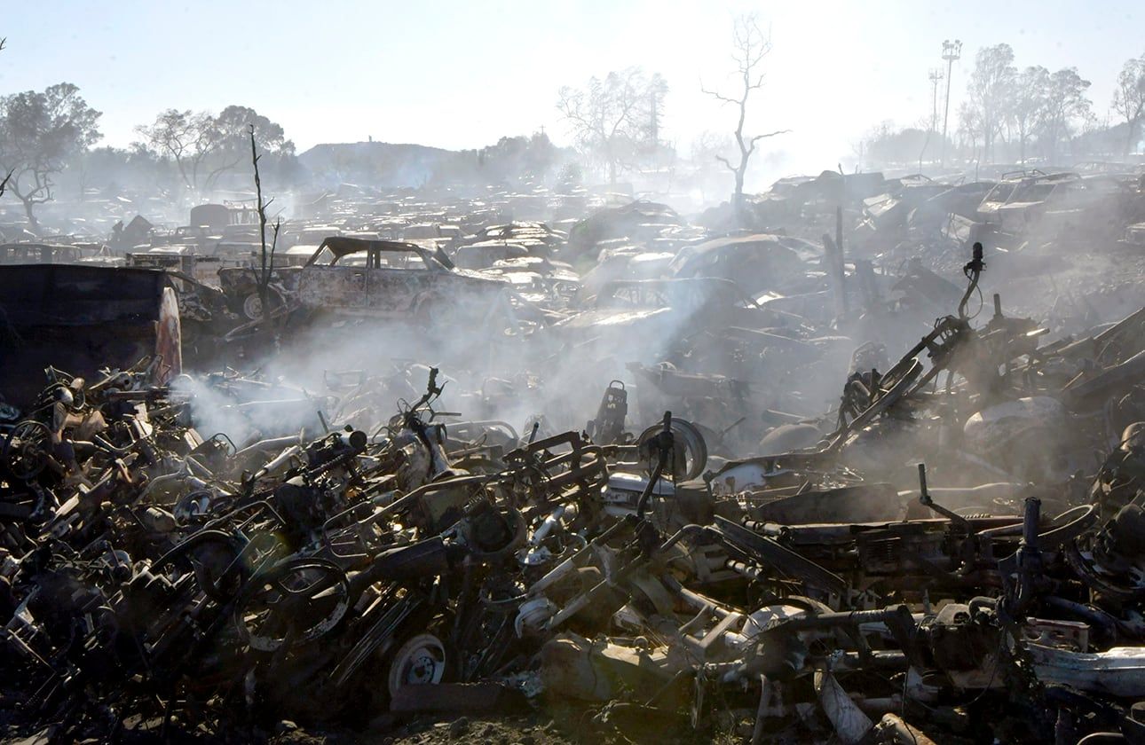 Un incendio se desató durante la madrugada de este sábado en el barrio La Favorita, específicamente en la Playa San Agustín.Foto: Orlando Pelichotti