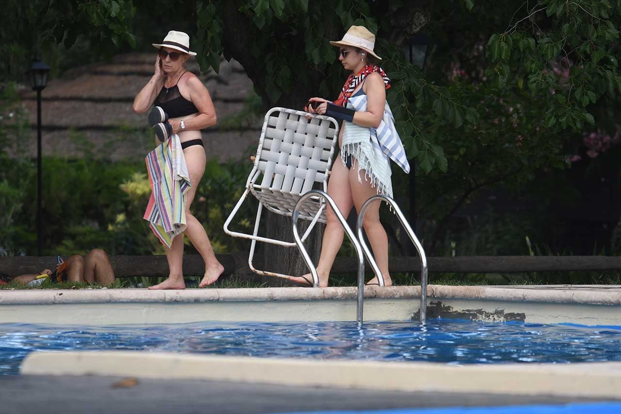 Calor en Mendoza, altas temperaturas se registran en la provinciaEn la pileta del club Hípico los socios se refrescan para controlar el calor Foto:José Gutierrez / Los Andes