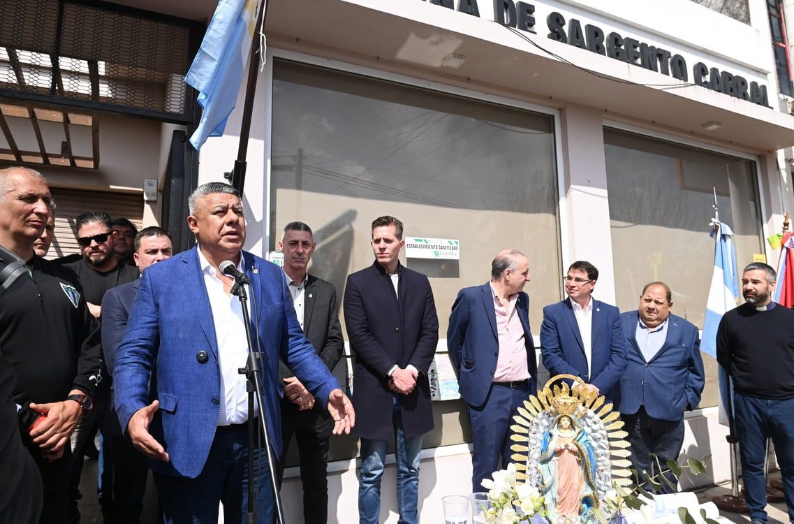 En la comuna de Sargento Cabral se lo distinguió al Pte de AFA, Claudio "Chiqui" Tapia y también se le puso el nombre a una de las calles. Foto Sebastián Granata