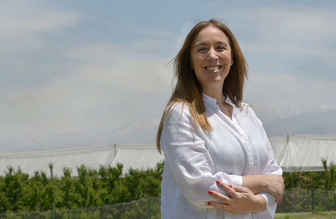 La diputada María Eugenia Vidal visitó junto al gobernador Rodolfo Suárez y al ex gobernador Alfredo Cornejo, una planta modelo de agricultura en Luján de Cuyo.Foto: Orlando Pelichotti