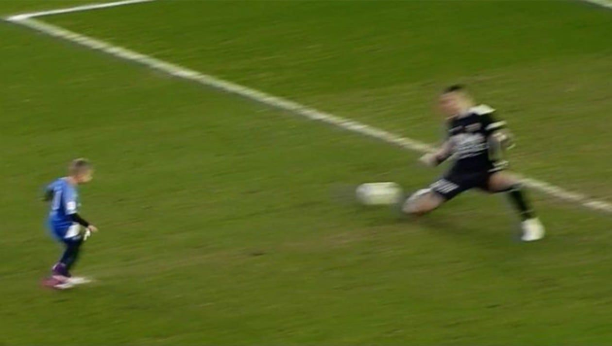 La atajada al pequeño Enok Varga