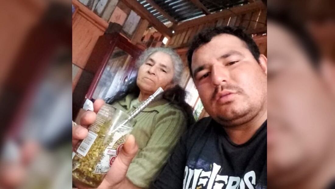 Cristian, el joven fallecido, junto a su mamá -
