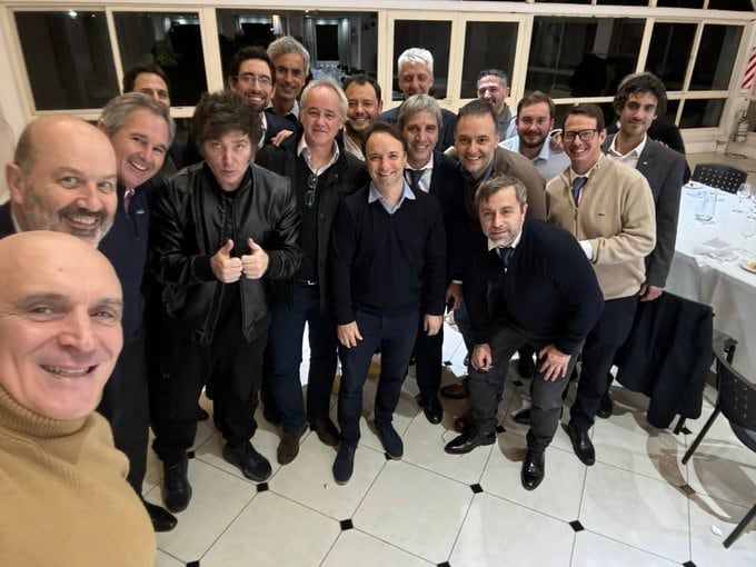 "No nos van a voltear el superávit fiscal...
VIVA LA LIBERTAD CARAJO", comunicado de Milei previo a anunciarse el veto a la reforma jubilatoria. Instagram: / @javiermilei