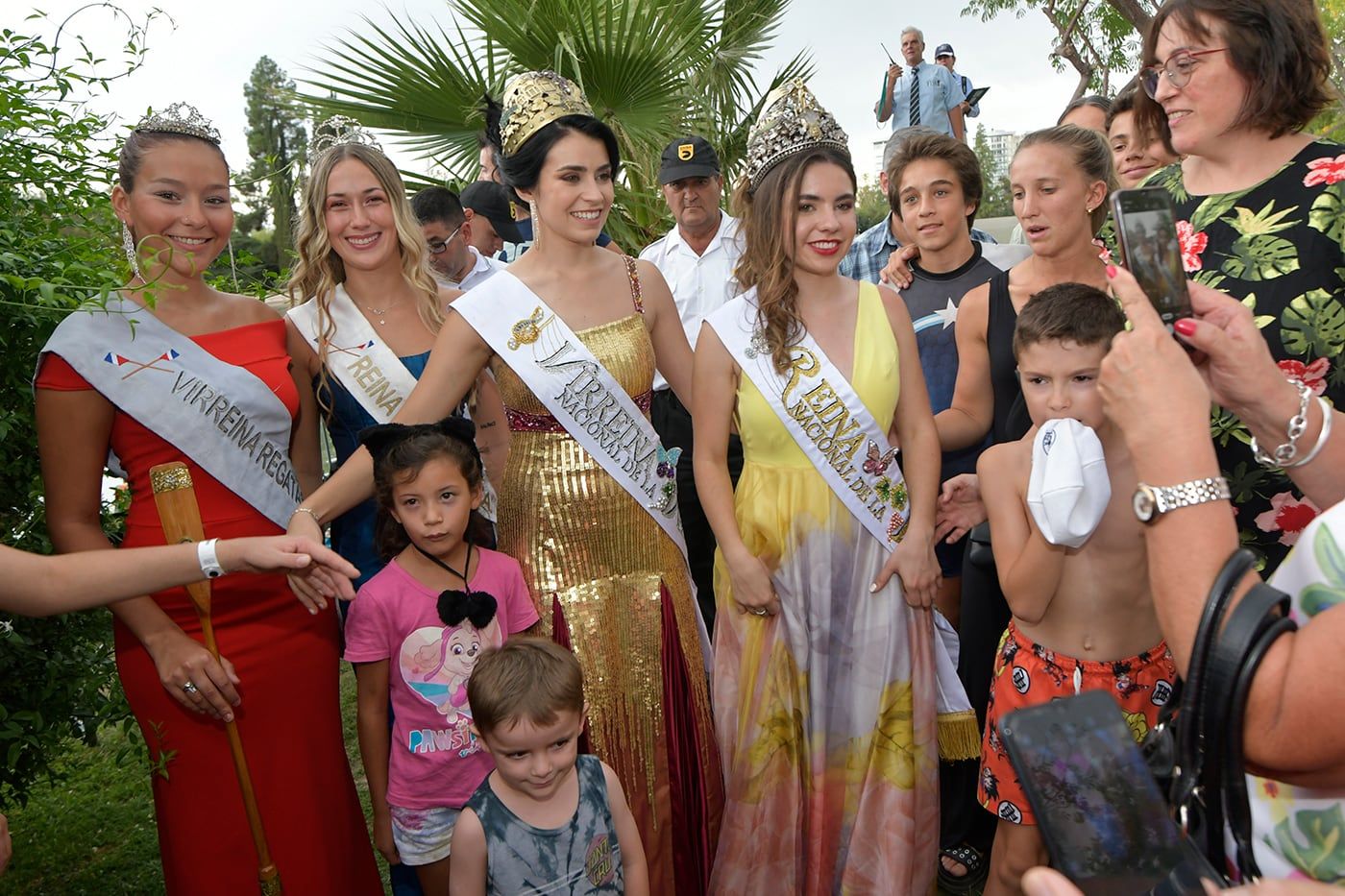 Regata Internacional  Vendimia 2023 La emblemática Regata Internacional de la Vendimia se prepara para su 77ª edición, que tendrá lugar en la sede central del Lago del Parque General San Martín, en la Ciudad de Mendoza. Ana Laura Verde, de La Paz,  Reina Nacional de la Vendimia y Gemina Navarro de Tupungato Virreina Nacional  Foto : Orlando Pelichotti