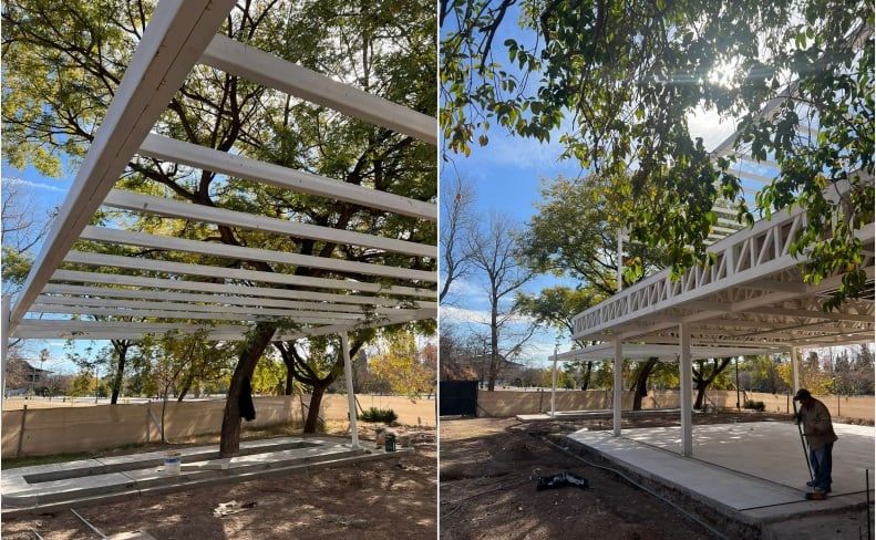 El proyecto anunciado en 2022, abarca una infraestructura que incluye un sótano, planta baja, que por el momento luce color cemento, un deck y una terraza con vistas generales del lago del parque General San Martín. 