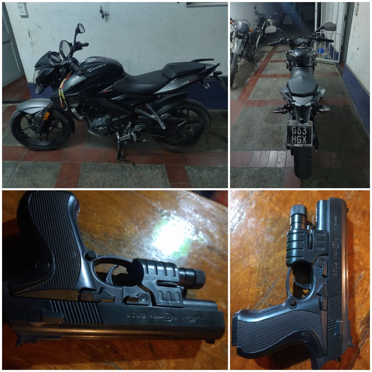 La moto y el arma secuestradas. Gentileza Ministerio de Seguridad.