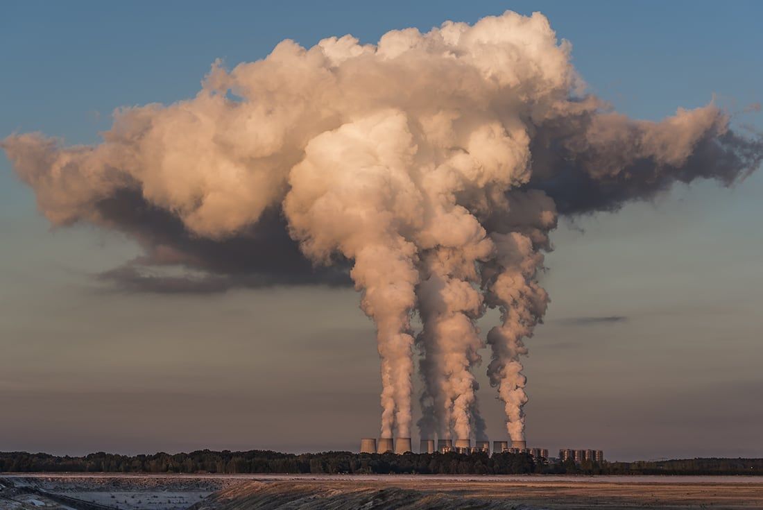 La acumulación de gases de efecto invernadero en las capas más altas del planeta no dejan que el calor generado por la Tierra se disipe al espacio exterior. Foto: Freepik
