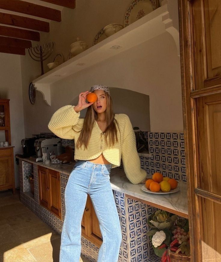 Butter Yellow: es tendencia en la primavera europea pero, en esta nota, te enseñamos a sumarlo a tus looks de invierno ya que va muy bien para esos días fríos pero con un sol radiante. 