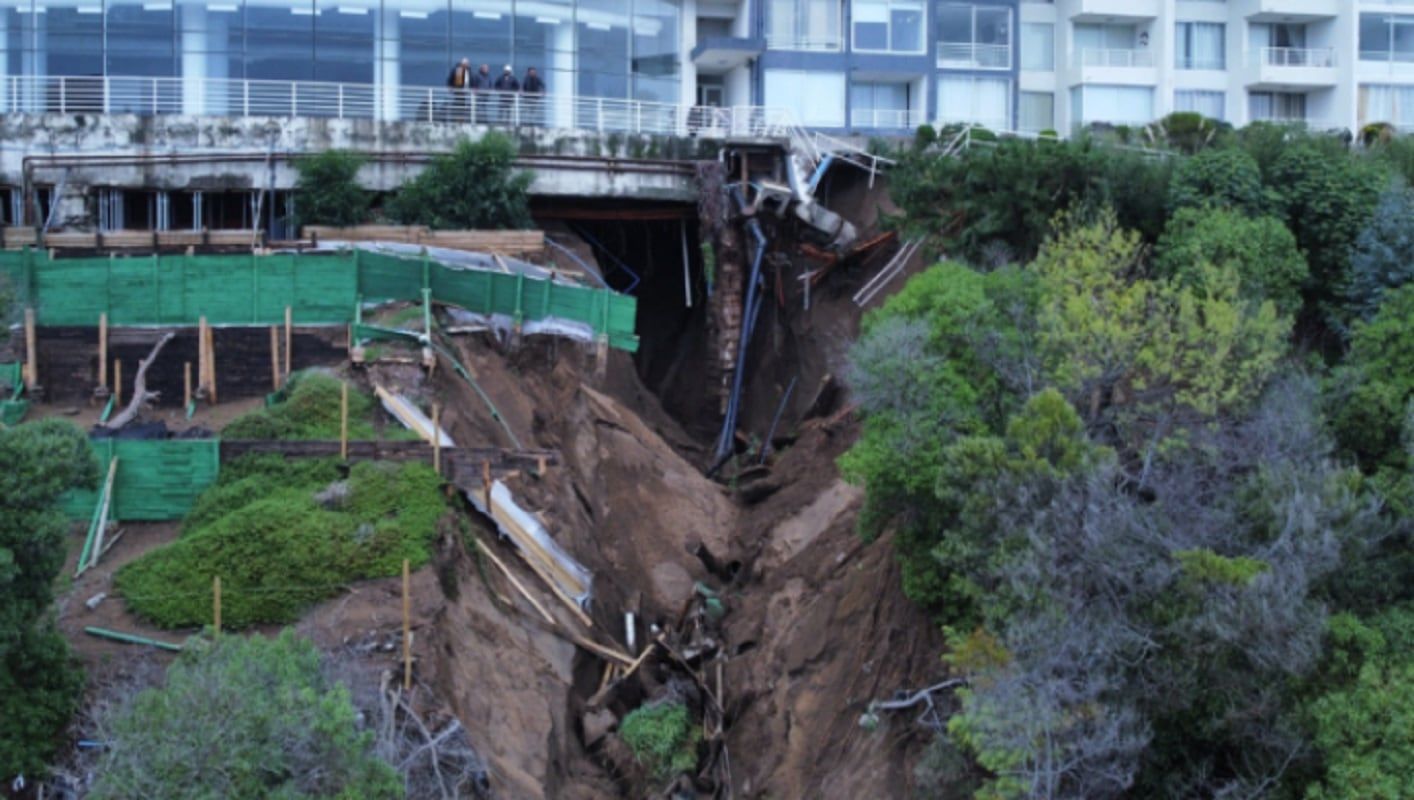 Nuevo socavón en Reñaca afecta al edificio Euromarina 2 (Gentileza / Agencia Uno)