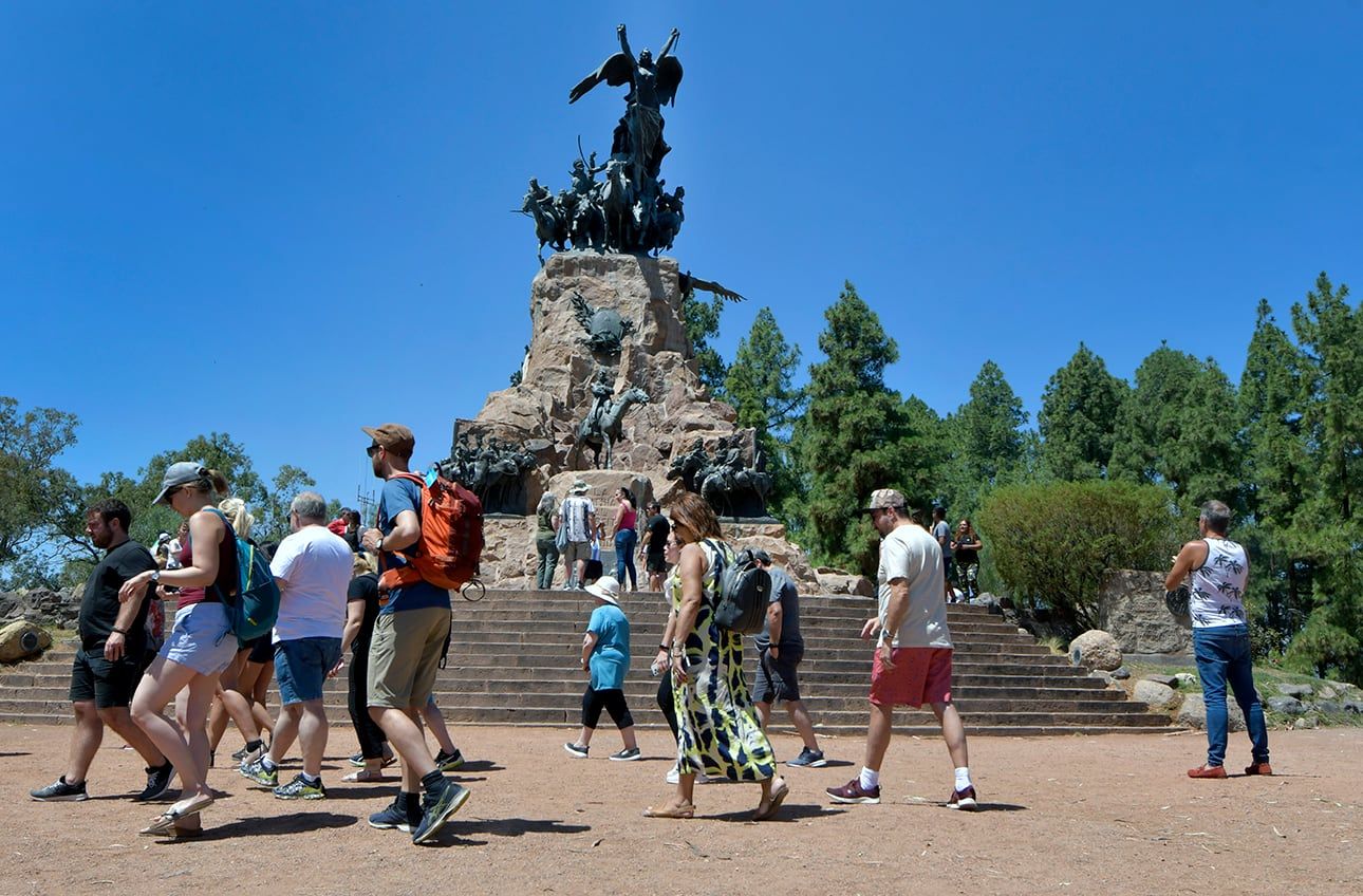El monumento al Ejército Libertador en el Cerro de la Gloria, Parque General San Martín. Foto: Orlando Pelichotti / Los Andes 