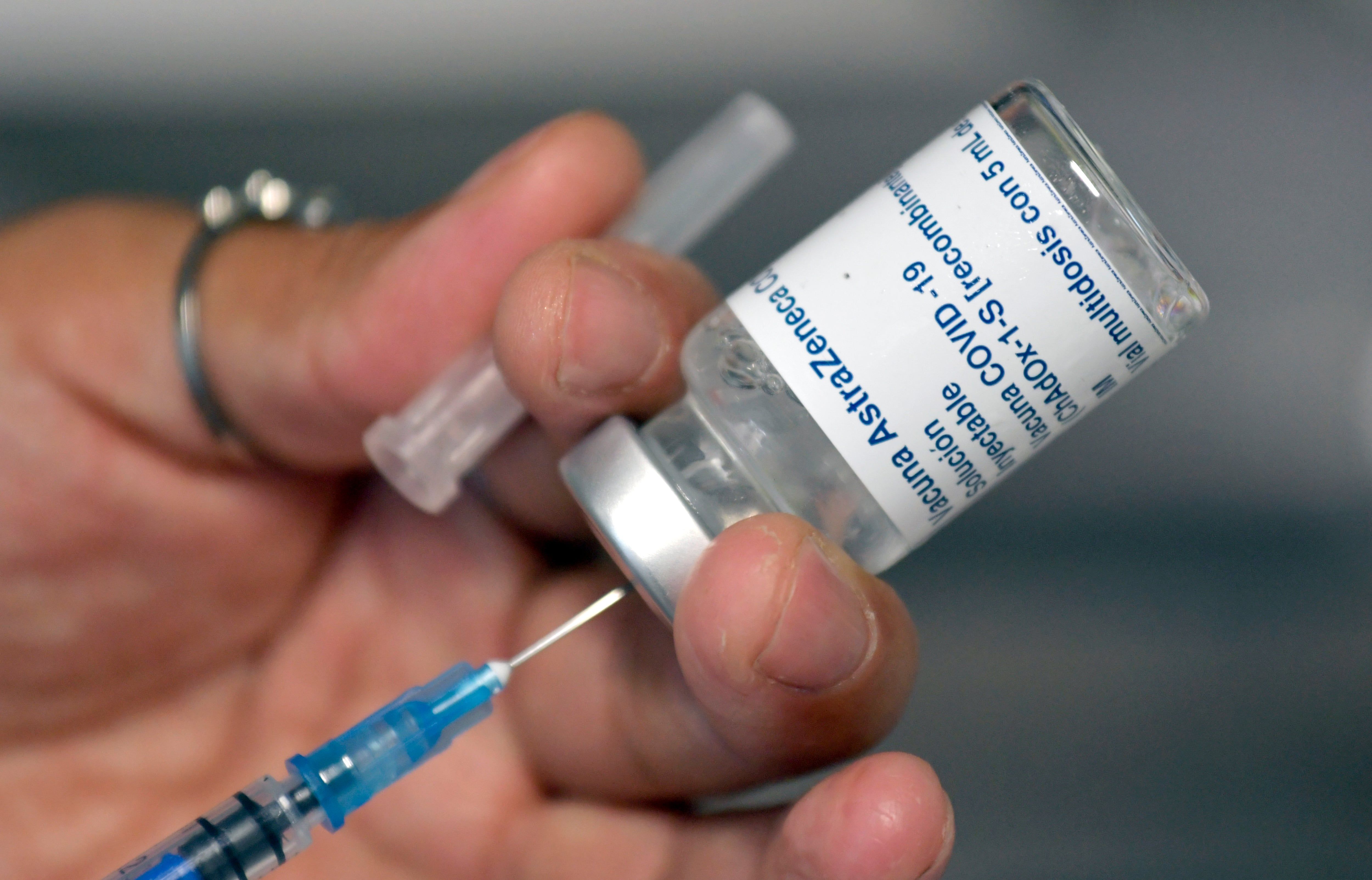 La epidemióloga de 44 años dijo que todavía no se sabe si esta mutación genera una enfermedad más leve, porque los datos son insuficientes.