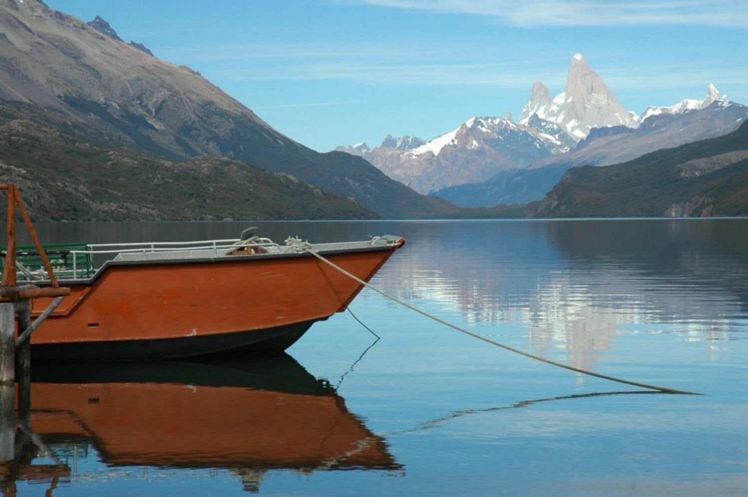 El buzo encontró la sortija en el Lago del Desierto, cerca de El Chaltén en la Patagonia.
