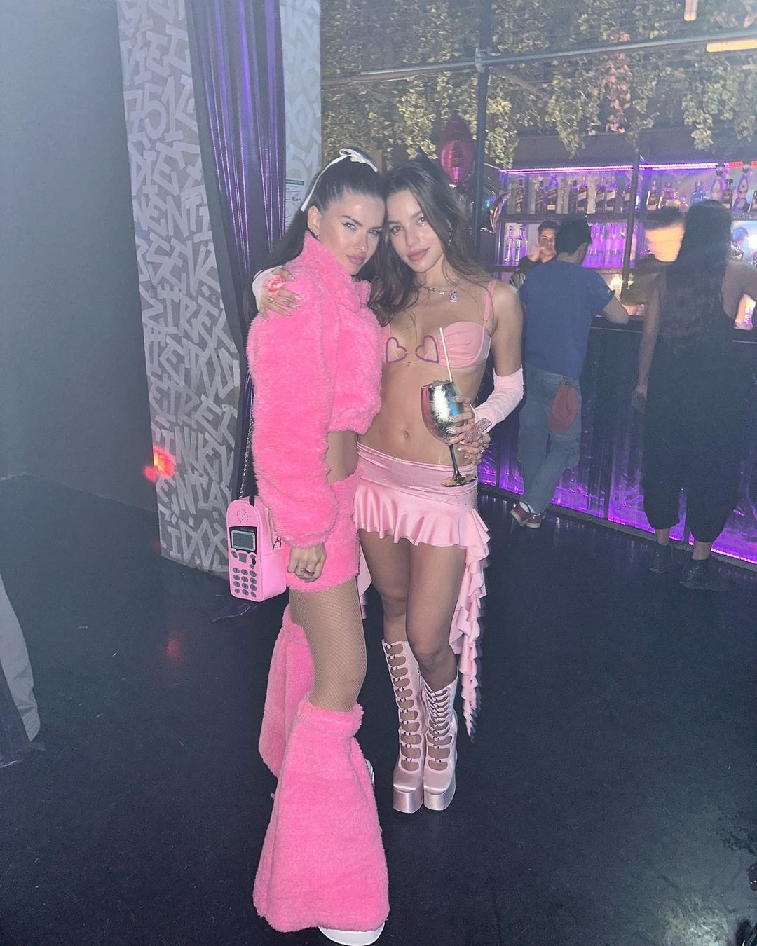 El look de la China para el cumpleaños de Emilia Mernes.