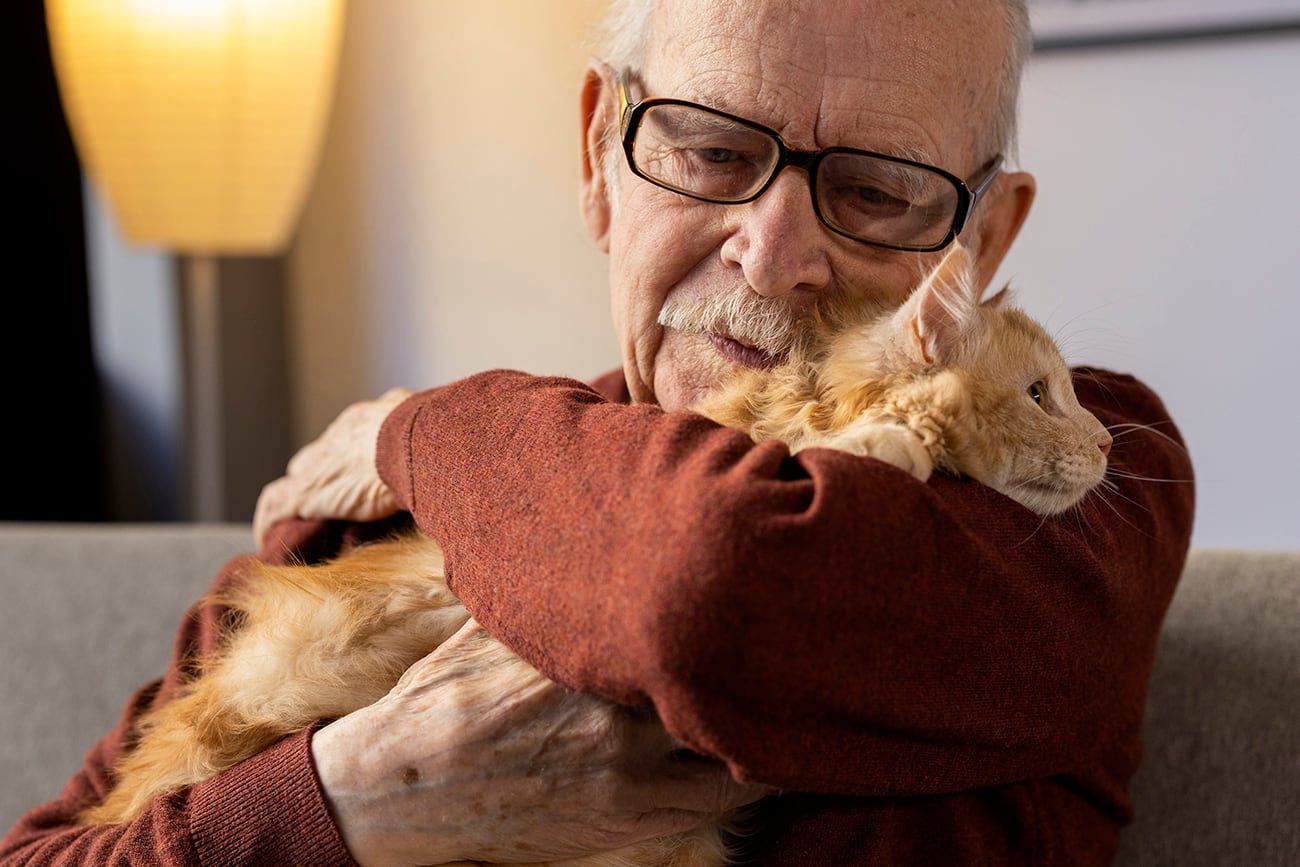 Beneficios de las mascotas en los adultos. (Freepik)