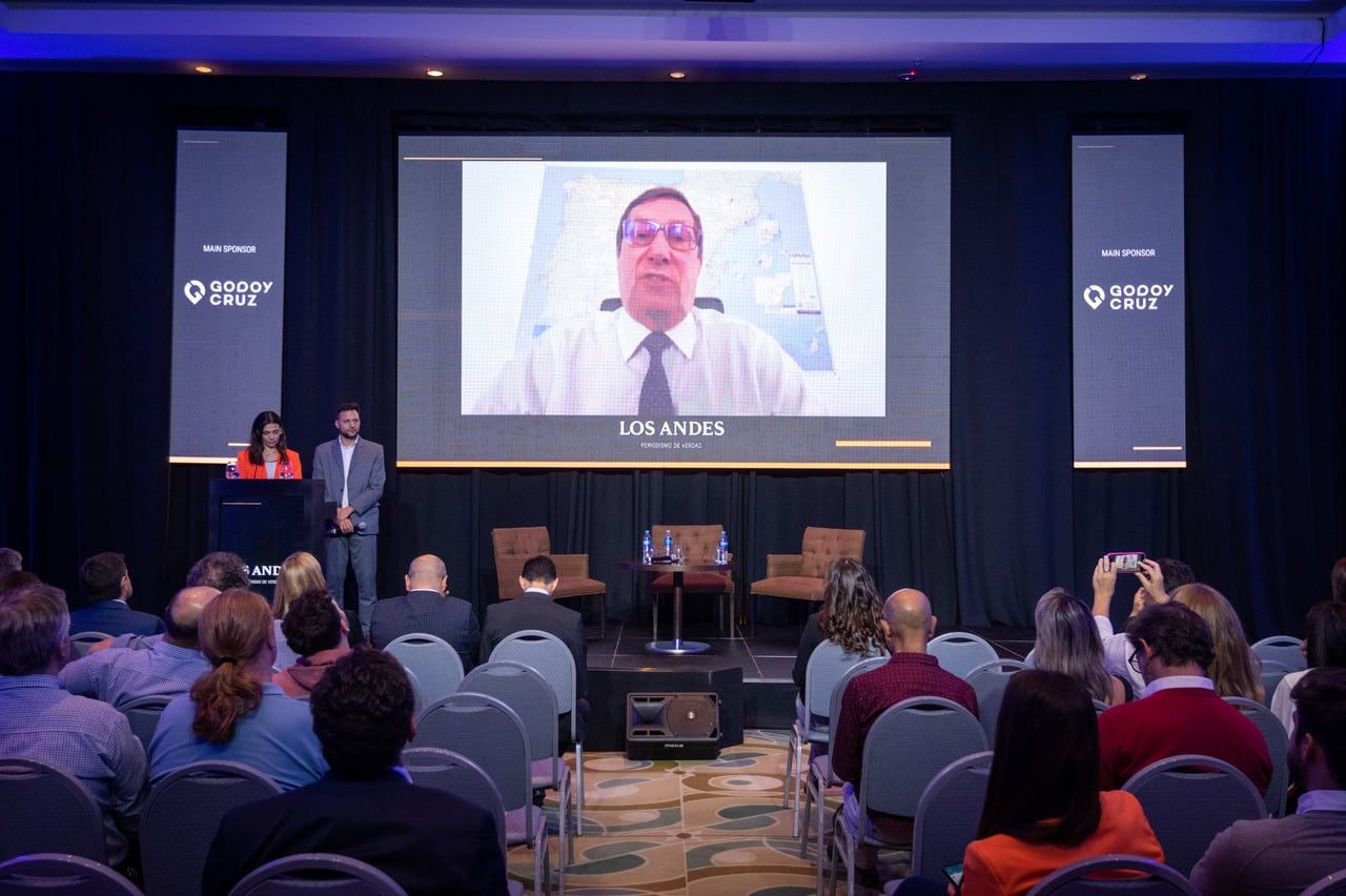 Desde Madrid, Andrés Rundu, embajador de Estonia ante España y Andorra, expuso el caso de Estonia durante el ciclo Pilares sobre Gobierno Digital. Foto: Ignacio Blanco / Los Andes 