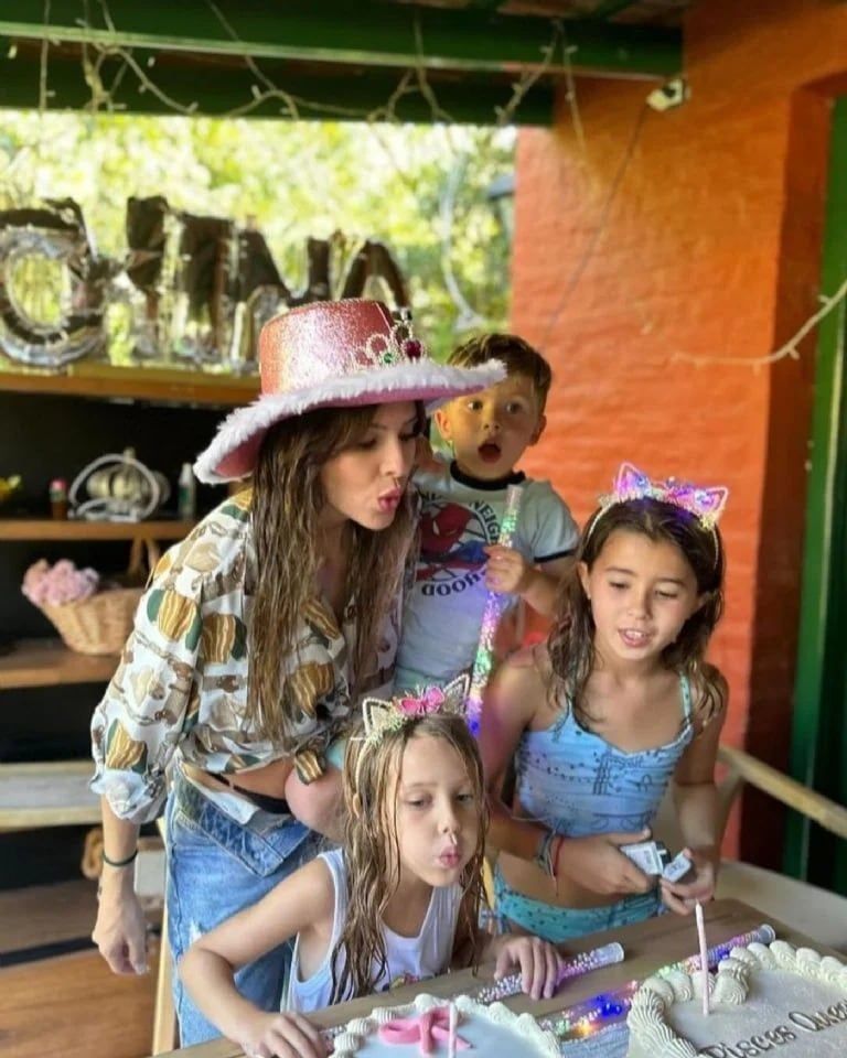 La actriz y cantante habló de sus relaciones amorosas.