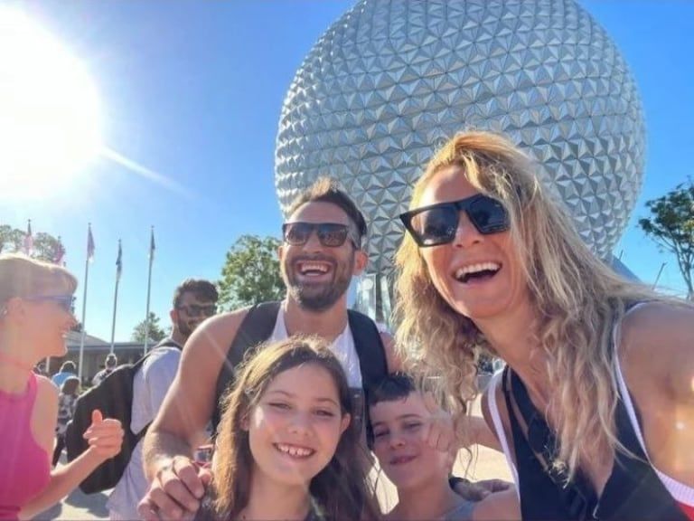 Sabrina Rojas y su familia en Epcot