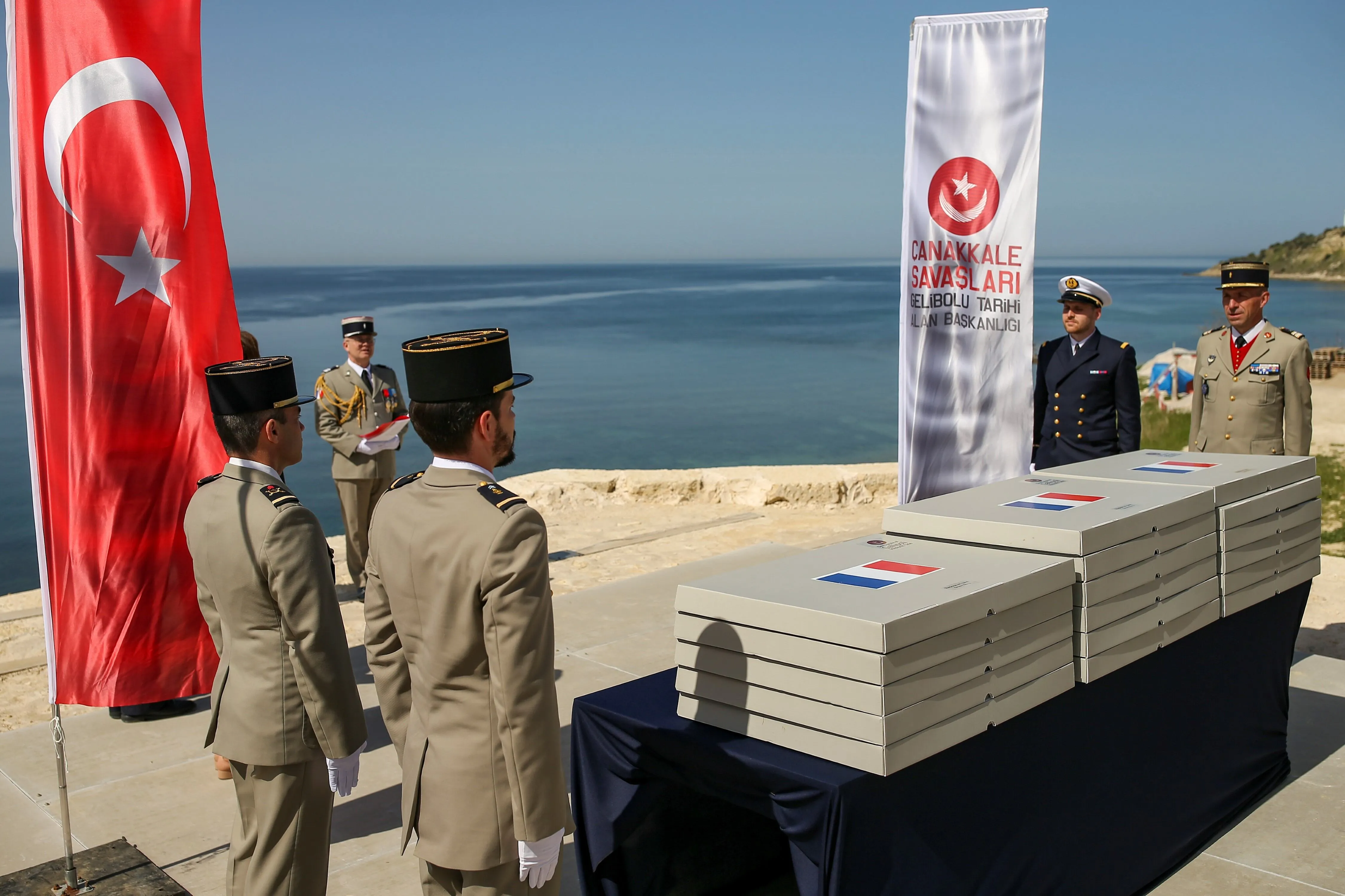 Turquía devolvió a Francia los restos de 17 combatientes de la Primera Guerra Mundial que fueron hallados durante excavaciones en Gallipoli. AP