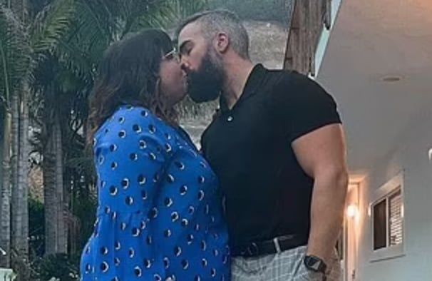 Una joven publicó un video donde defiende su relación tras cansarse de recibir críticas por su apariencia y la de su novio.