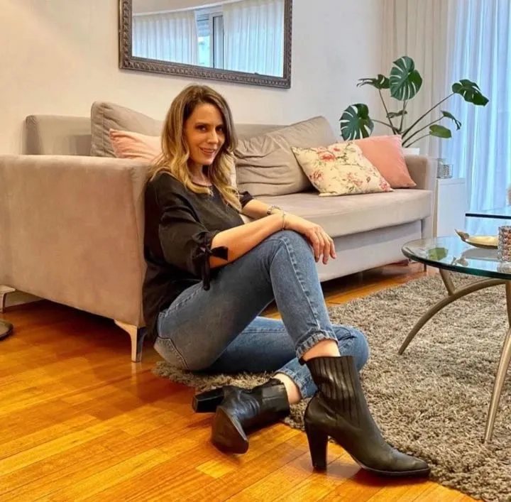 Así es el living del departamento de Rocío Marengo