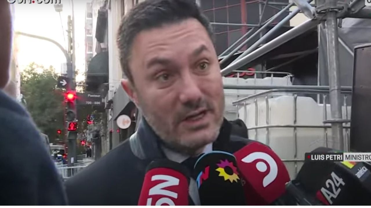 En la previa al acto realizado en la zona porteña de Once por las tres décadas del ataque terrorista, Petri habló con los medios.