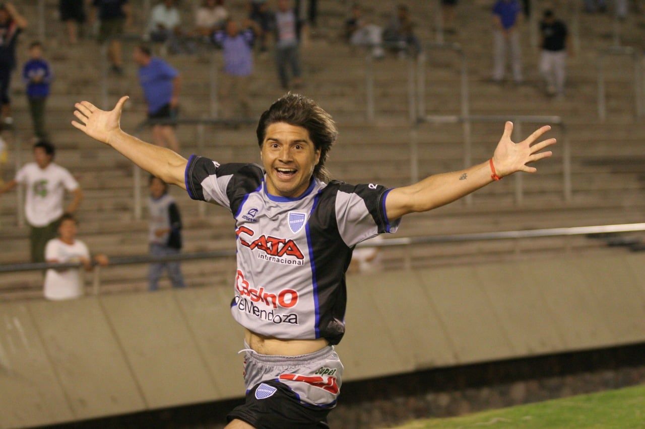 Contra Juventud Antoniana, previo al ascenso del 2006, Abaurre marcó en el Malvinas un gol muy festejado. / Los Andes