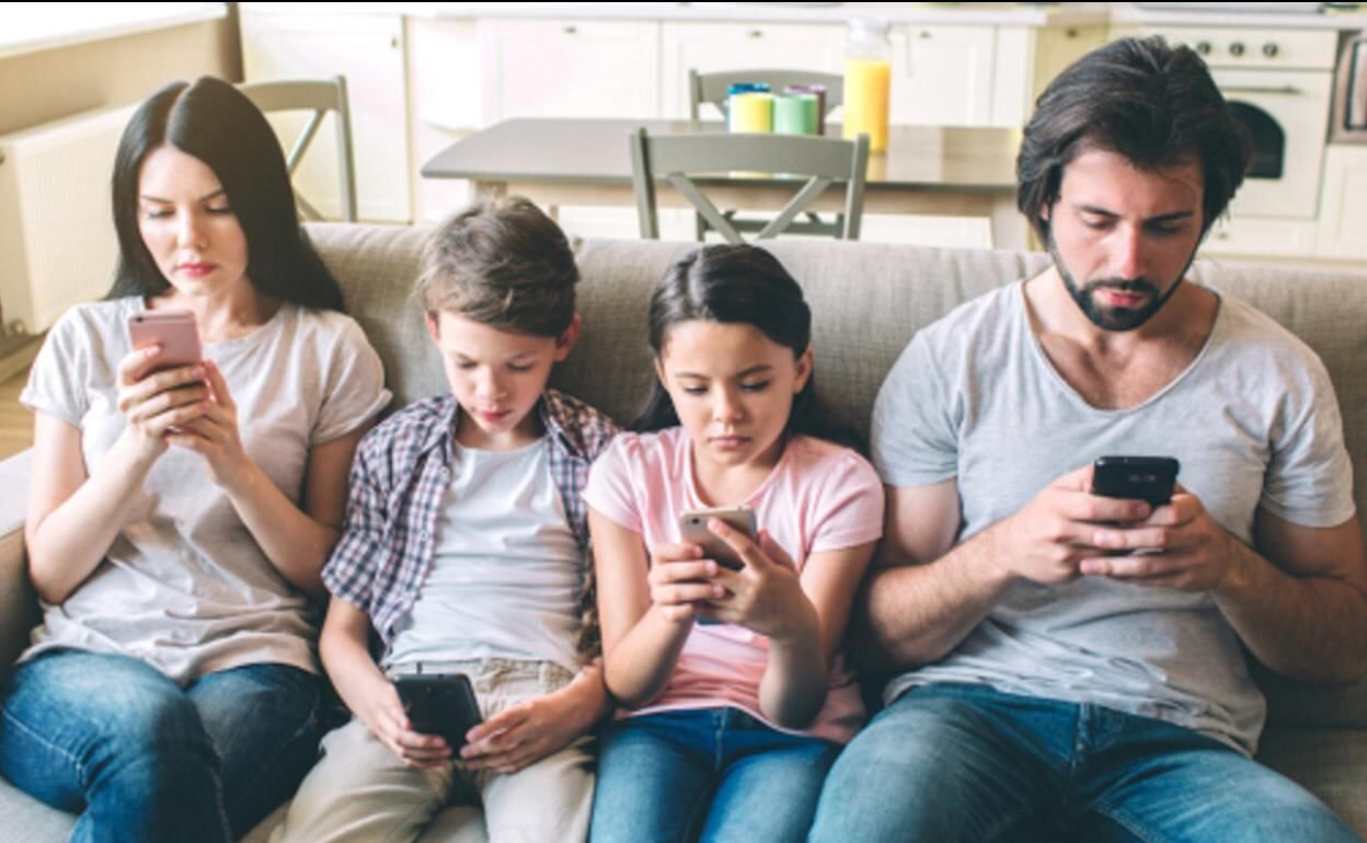 El uso excesivo de la tecnología ha afectado las relaciones personales, el autoestima y aumentó la ansiedad en las personas durante la pandemia.