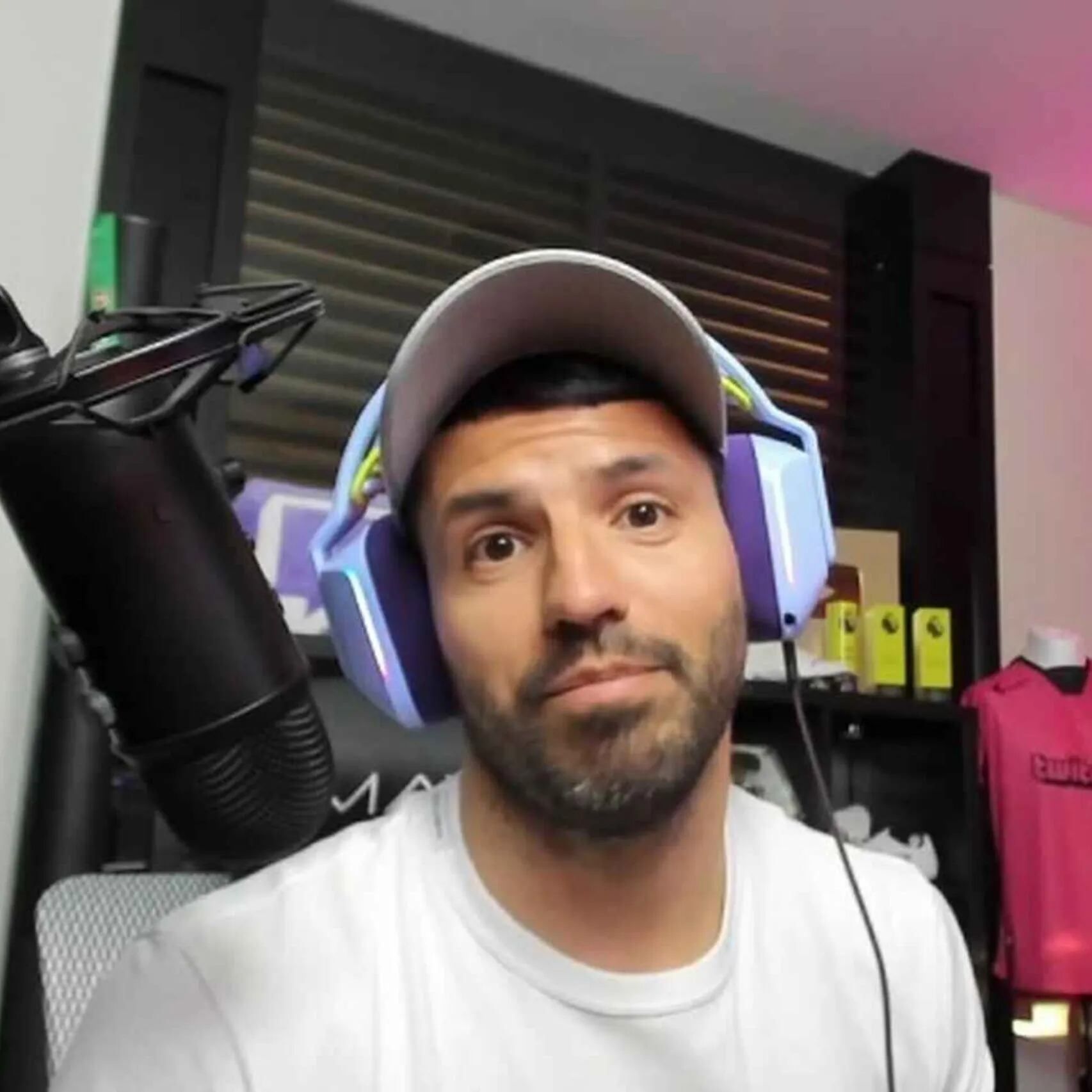 El Kun Agüero le contestó a Pablo Duggan sobre su postura de dolarizar la economía.