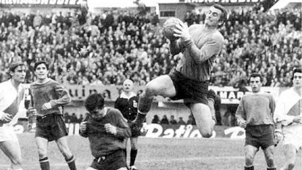 El gran Amadeo Carrizo, histórico del arco de River.