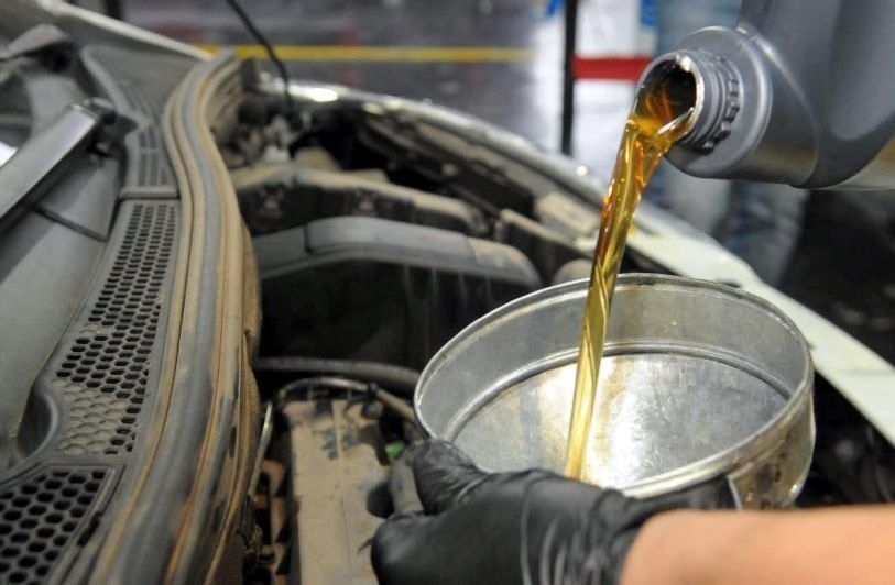 Los niveles de aceite y líquidos refriegentes, son otros de las recomendaciones pre vacaciones. | Diego Parés / Los Andes