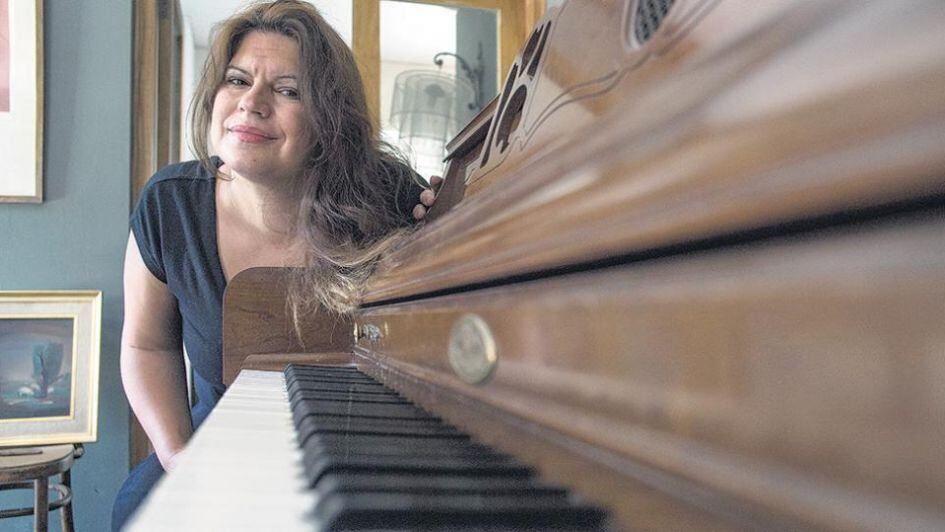 La pianista Elbi Olalla será una de las anfitrionas para exhibir el Especial Vendimia y la cultura local del otro lado del Atlántico.