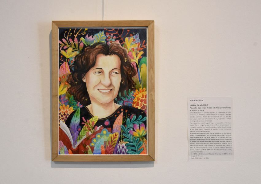 
Liliana Bodoc. Con el particularísimo trazo de Sara Nietto también se luce en los muros del Espacio de Arte UTN. | Gustavo Rogé / Los Andes
   