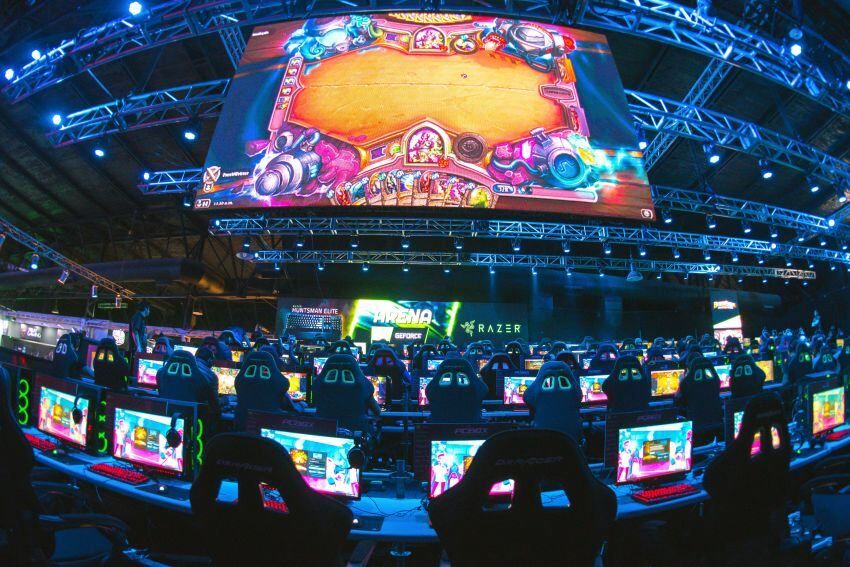 
    La arena con 100 estaciones.
   