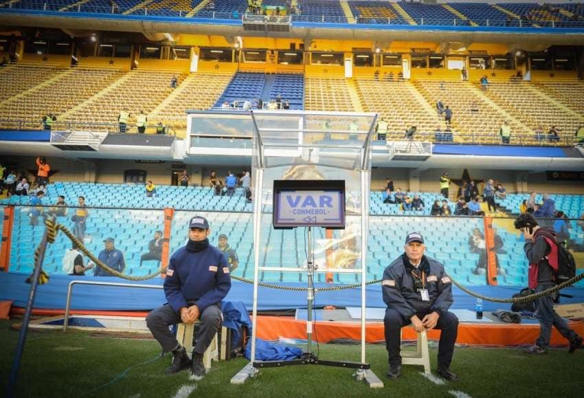 El VAR, listo para la gran semifinal entre Boca y River. / Federico López Claro