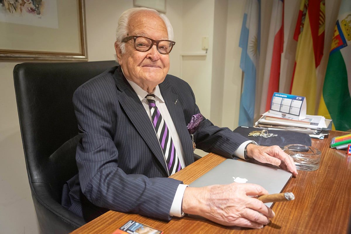 Andrés Peñalva en su despacho - Archivo Los Andes