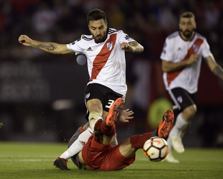 Nacho Scocco abrió la cuneta para el Millonario | AFP