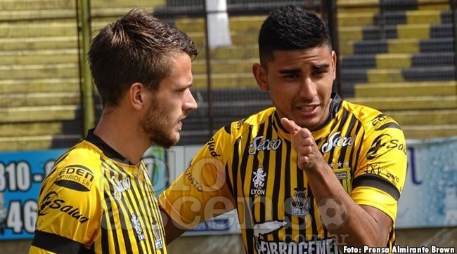 Brian Machuca (derecha) tiene 24 años y más de 100 partidos en el futbol del ascenso.