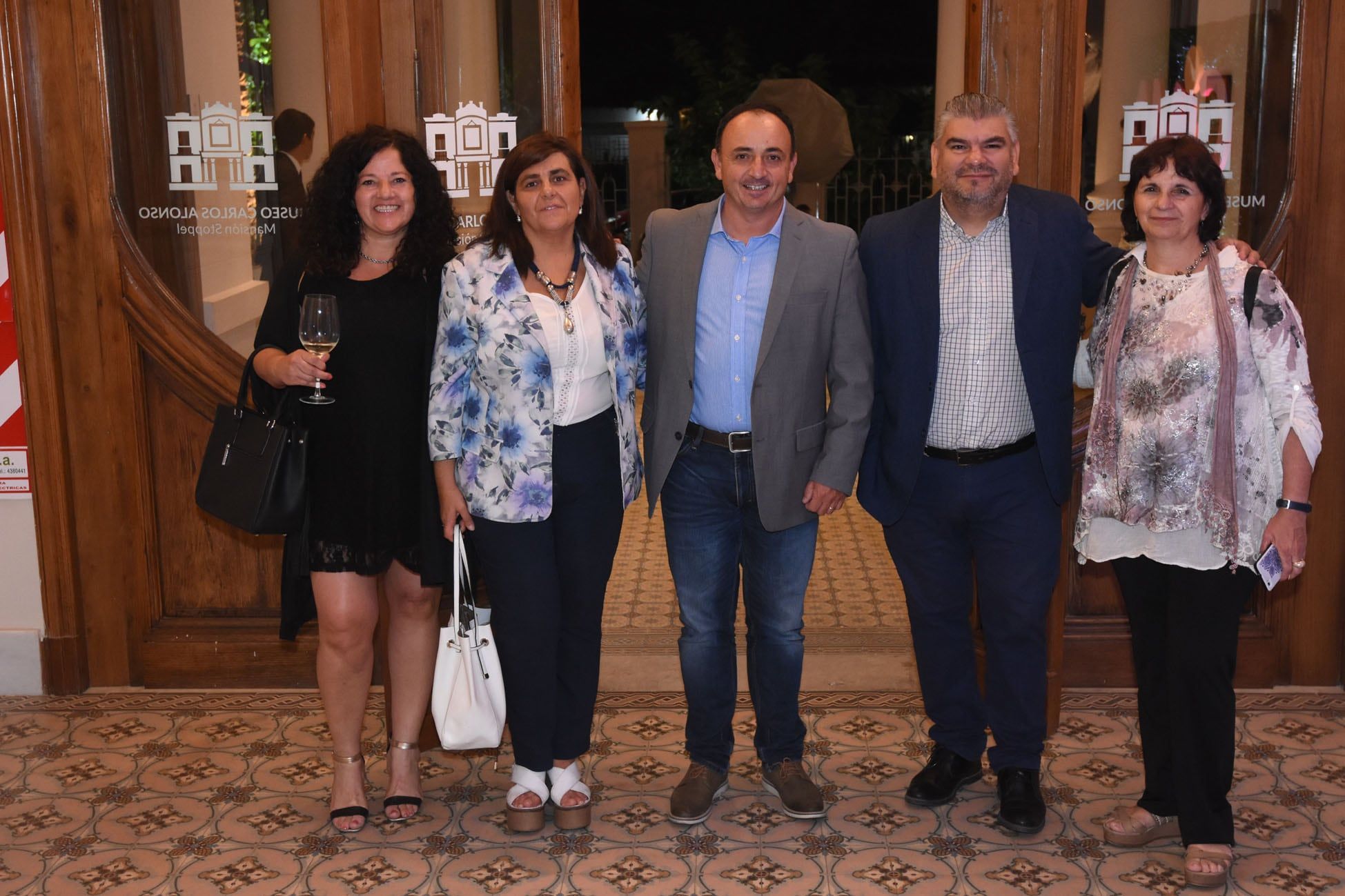 Nora Vicario (izquierda) junto a Mariana Juri, a quien reemplazará en el Ministerio de Turismo y Cultura.