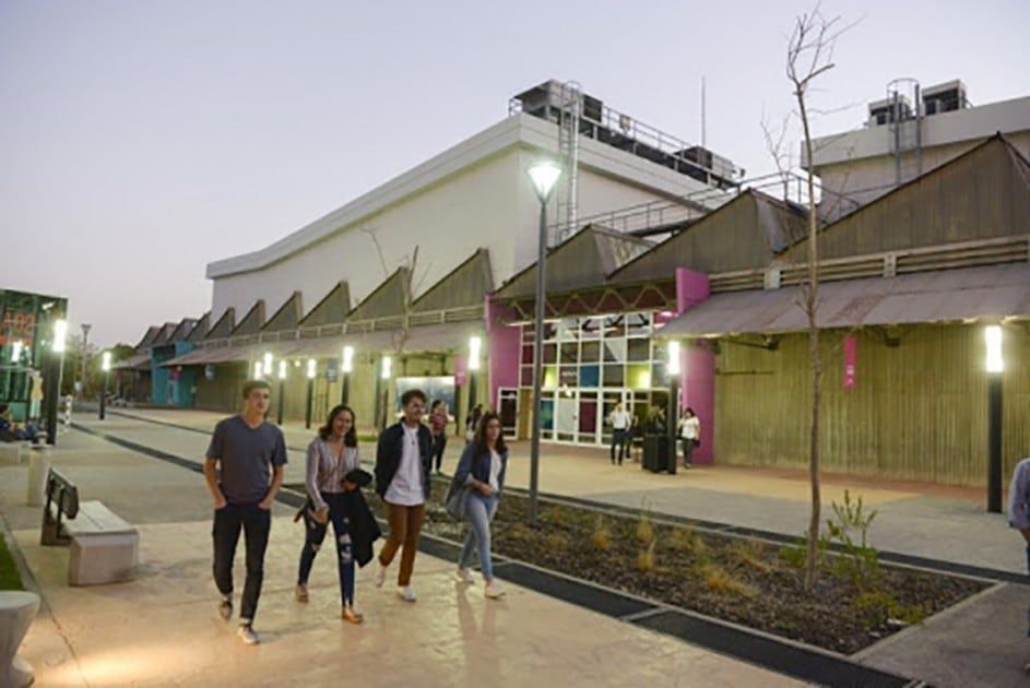 La Nave UNCuyo, complejo ubicado en España y Maza de Ciudad, junto a la Nave Cultural.