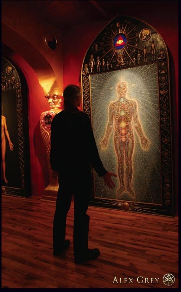 Las obras de Sacred Mirrors interpelan al espectador frente a frente