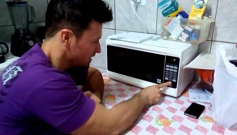 Alimentos que no debes meter al microondas (Imagen ilustrativa)