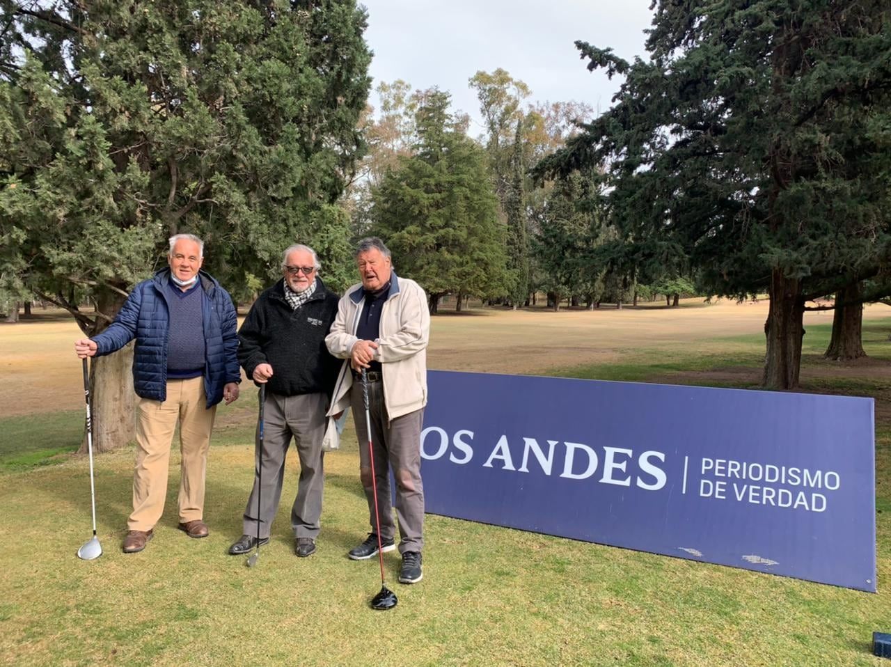 Amigos y golfistas: uno de los equipos que participaron de la Copa Amistad de Diario Los Andes