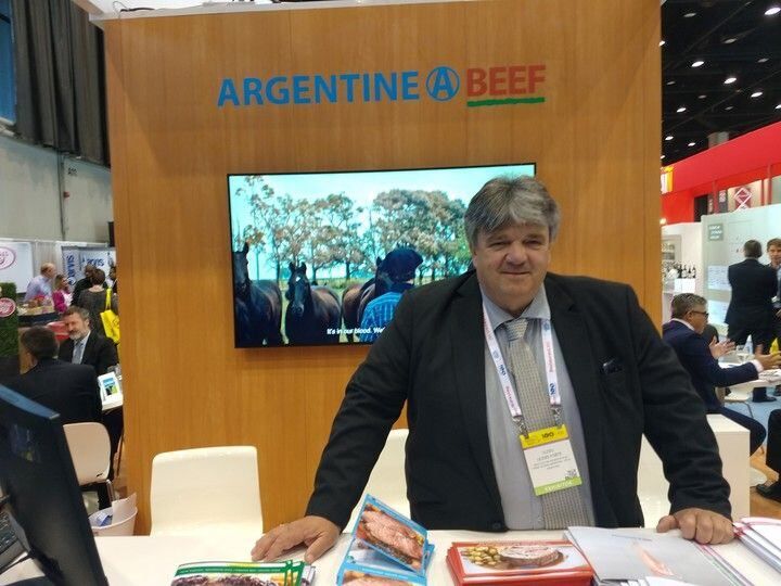 
    Ulises Forte, presidente del Ipcva, en el Sial China
   