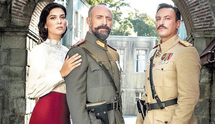 
    "Mi vida eres tú". Los actores de Onur y Sherezade inician otra historia de amor.
   