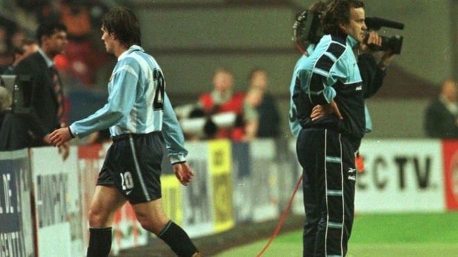 La Selección Argentina, dirigida por Marcelo Bielsa, decidió no participar de la Copa América 2001. Hubo una seguidilla de atentados entre mayo y junio, a días de que comenzara el certámen.